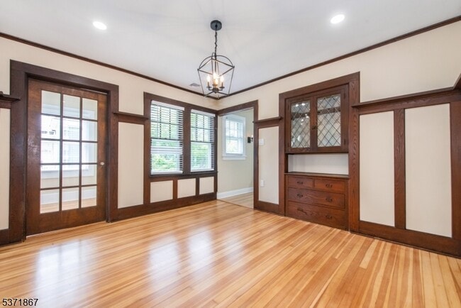 Building Photo - 50 Walnut Crescent