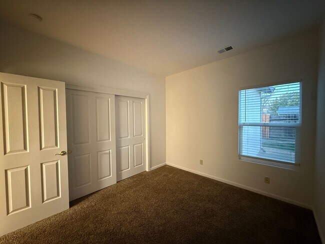 Building Photo - Delightfully Spacious Home!