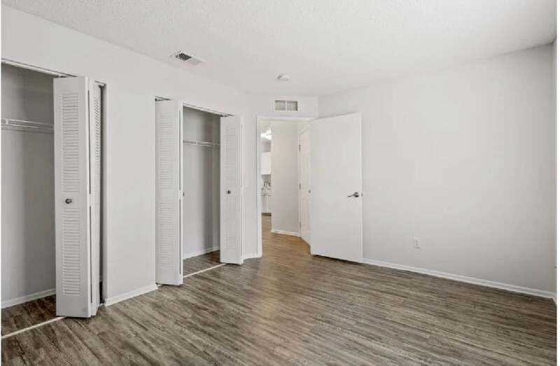 Building Photo - 2550 W Bird St