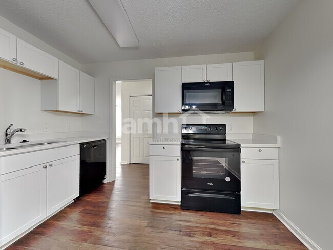 Building Photo - 145 Parkview Rd