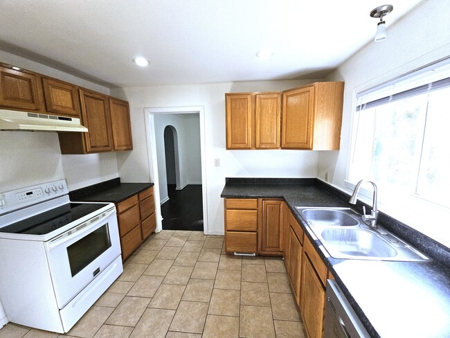 Kitchen 11.5 x 10.8 - 180 Beckwith Dr