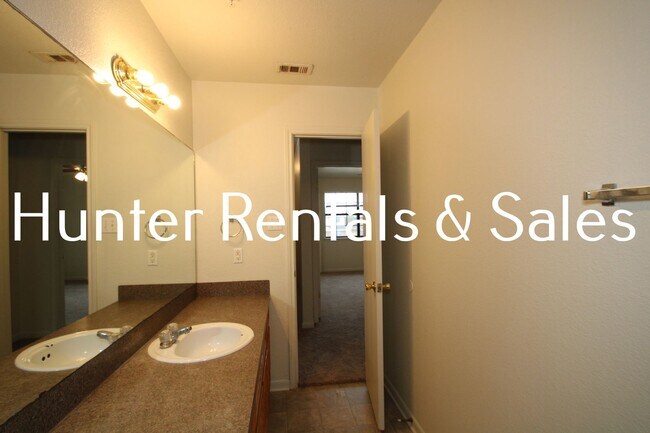 Building Photo - Spacious Two-Bedroom!