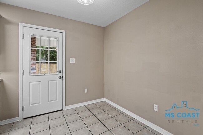 Building Photo - 108 N Island View Ave