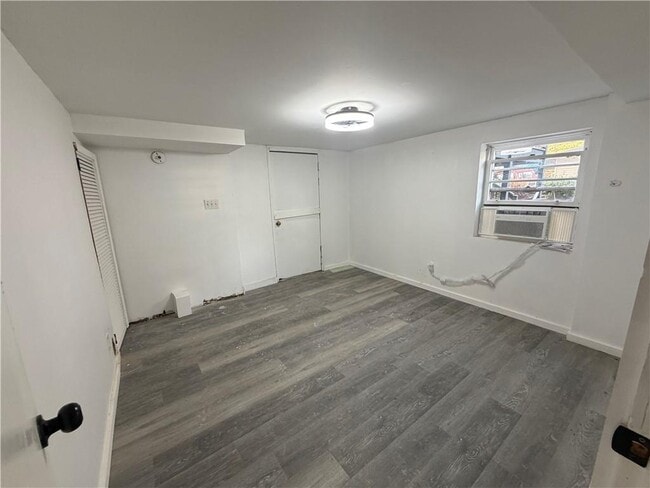 Building Photo - 1772 Martin Pl