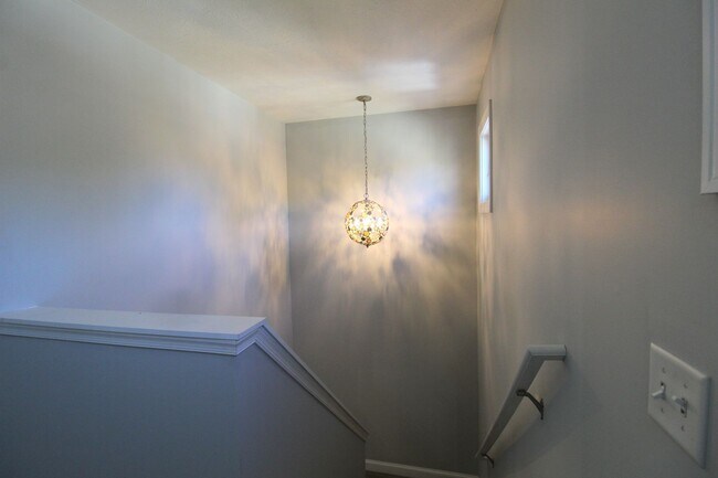 Building Photo - Beautiful 3-Bedroom, 3-Bathroom Townhome N...