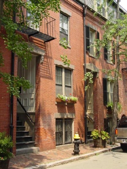 Building Photo - 33 Gray St