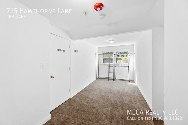 Building Photo - 715 Hawthorne Ln