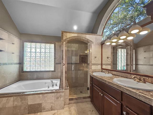 Building Photo - 2132 Cliffside Dr