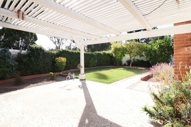 Building Photo - Gorgeous Newbury Park Family Neighborhood ...