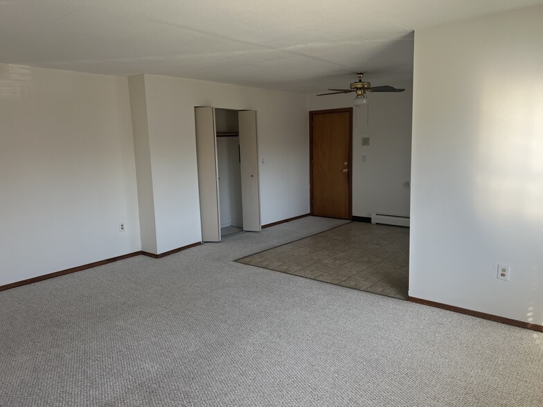 entrance - 181 Oakwood Ave