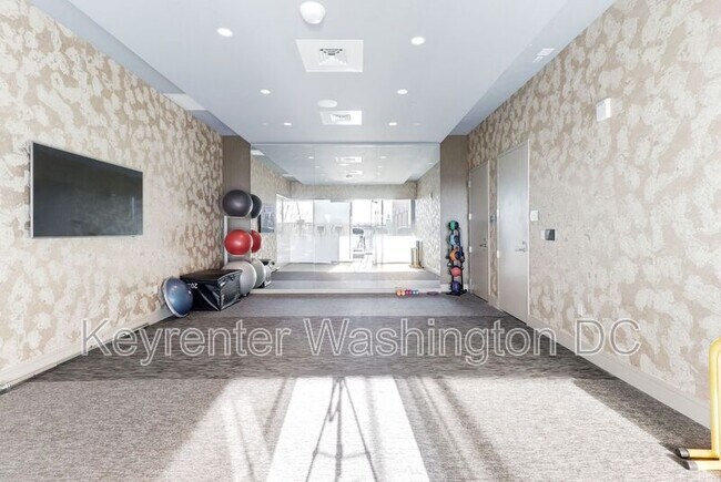 Building Photo - 45 Sutton Square SW