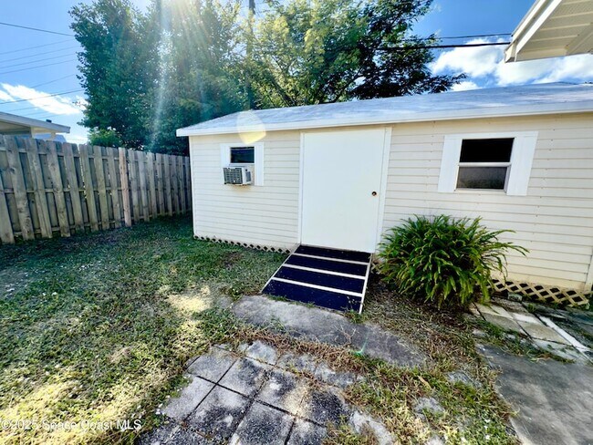 Building Photo - 4530 Coleridge Ave