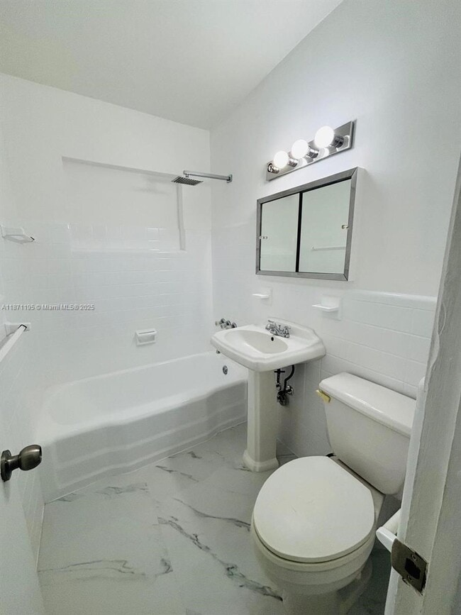 Building Photo - 1598 NE 174th St