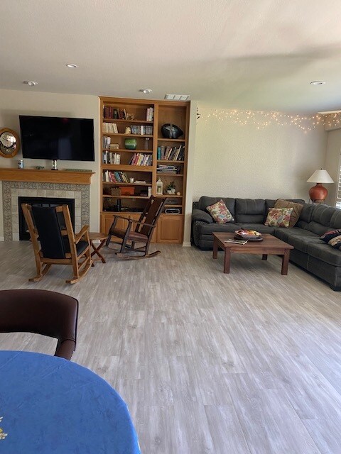 Building Photo - 105 Purple Sage Dr