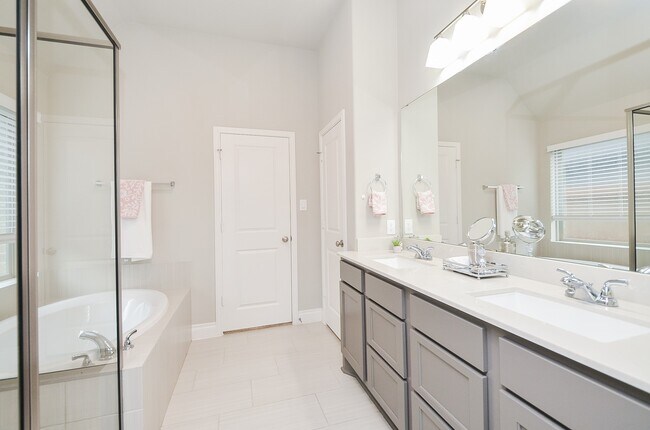 Building Photo - 4515 Primrose Valley Ln