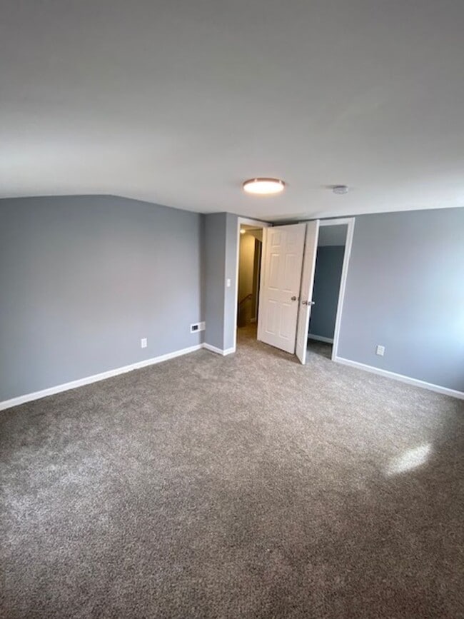 Building Photo - 408 W Clay St