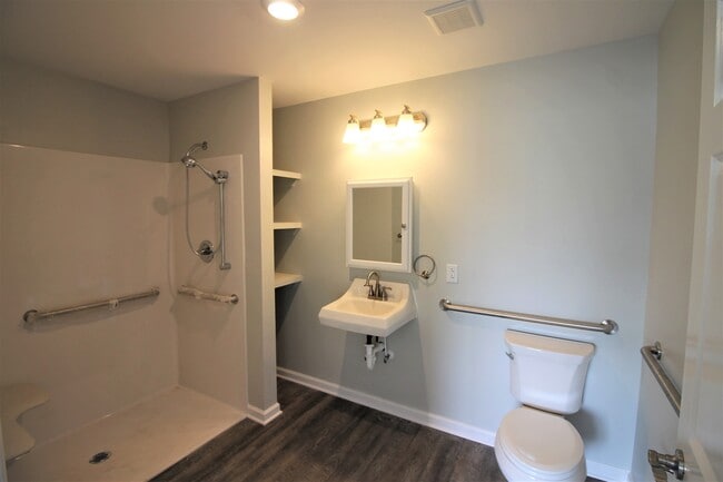 Building Photo - Willow Oak