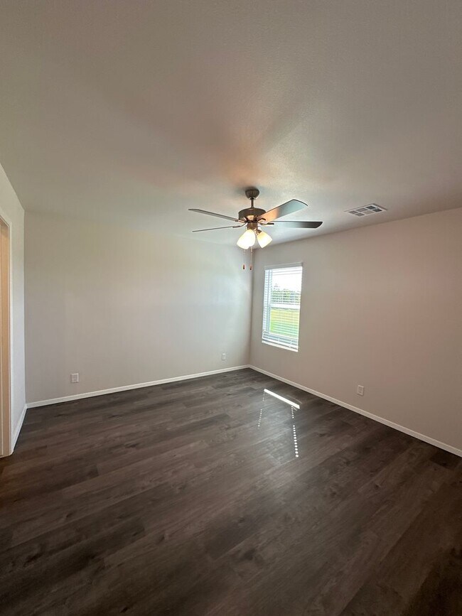 Building Photo - NOW PRELEASING! — Cozy 3 Bed, 2 Bath Home in Red Plains!
