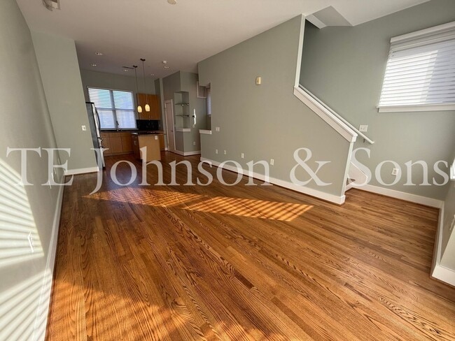 Building Photo - Modern Three Level Townhome in the Heart o...