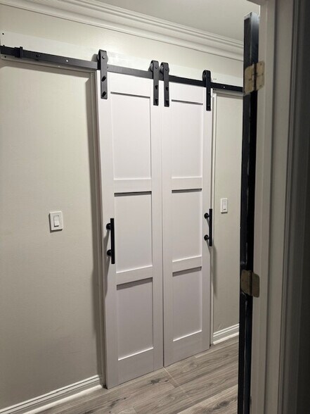 Building Photo - Room in Condo on Peachtree St NE