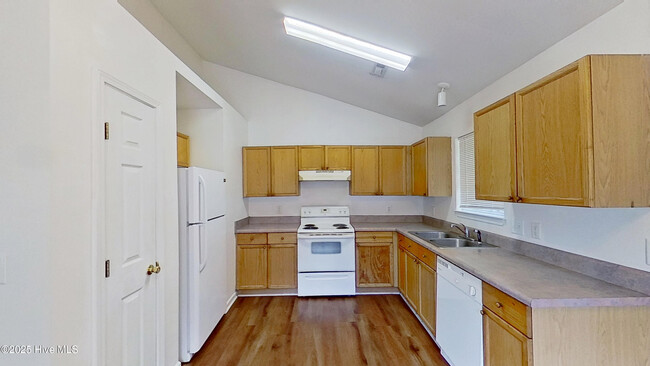 Building Photo - 4252 Sunglow Dr