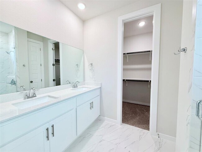 Building Photo - 133 Cintilar St