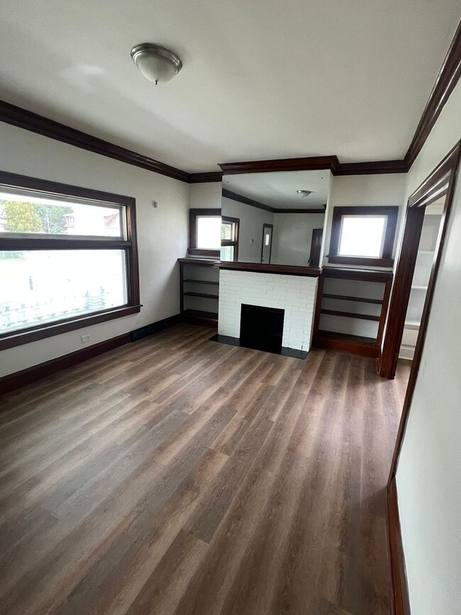 Building Photo - Charming 4-Bedroom Single-Family Home in C...