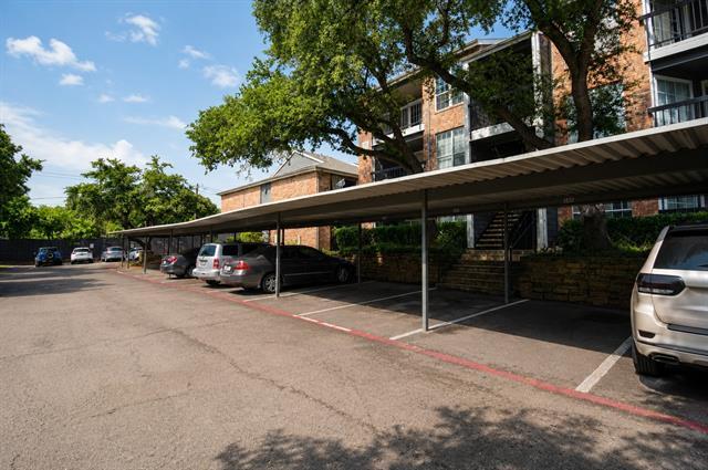 Building Photo - 18333 Roehampton Dr