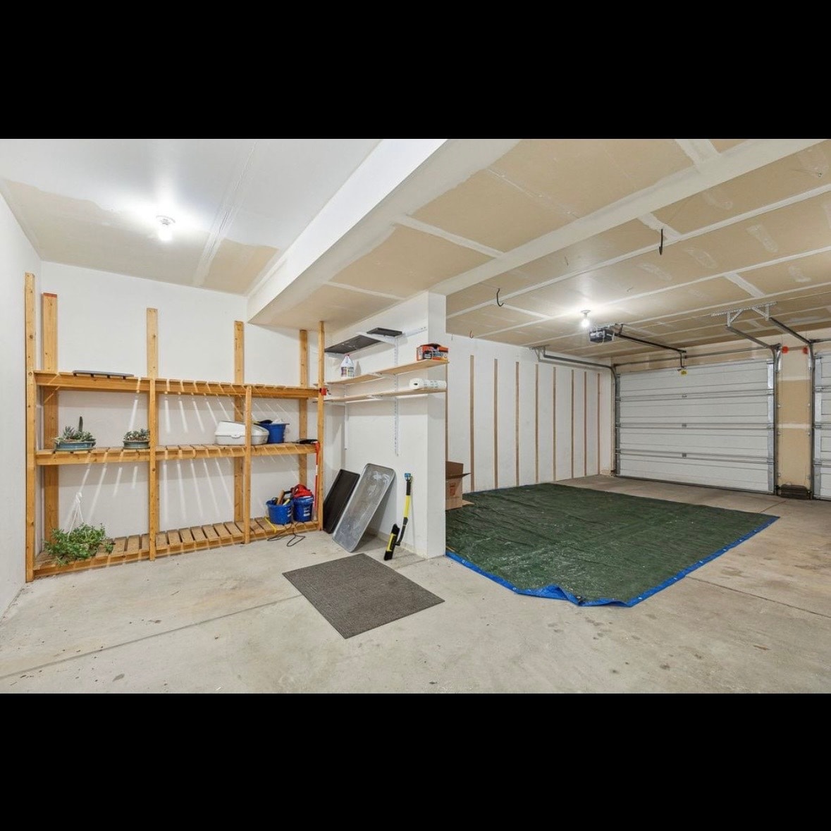 Building Photo - 825 Crestmont Way