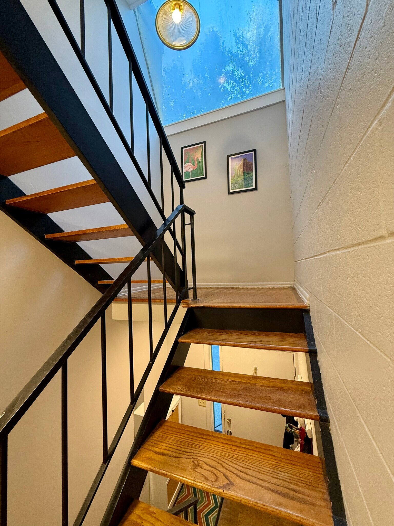 Building Photo - 2 Charles St