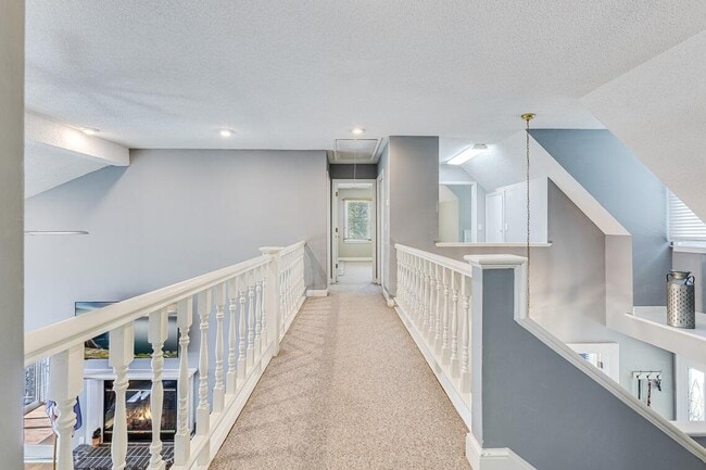 Building Photo - 329 Santee Dr