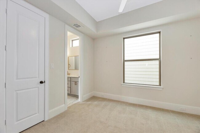 Building Photo - 540 W 26th St