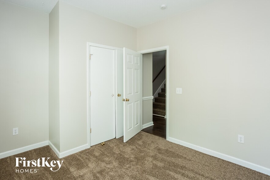 Building Photo - 376 Stonehaven Ct SW