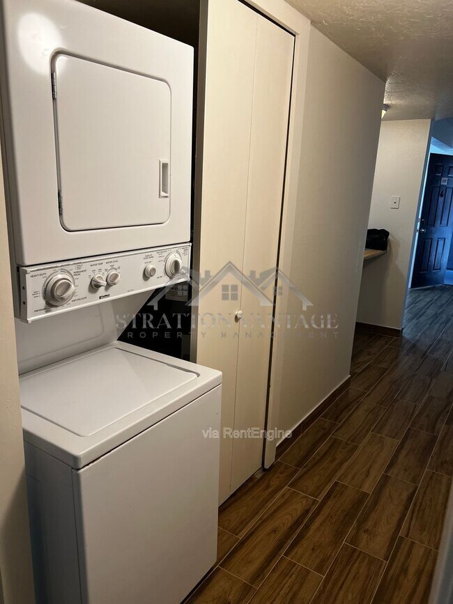 Building Photo - 424 W Brown Rd