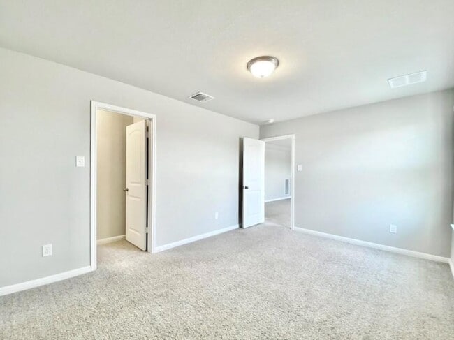 Building Photo - 2036 Port Ellen Dr