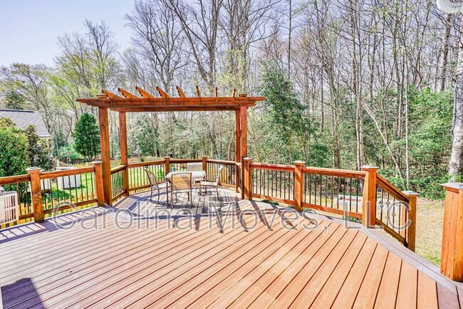 Building Photo - 380 Amberleaf Way