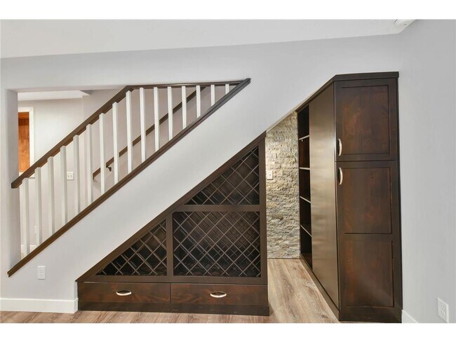 Building Photo - 154 Beaton Dr W