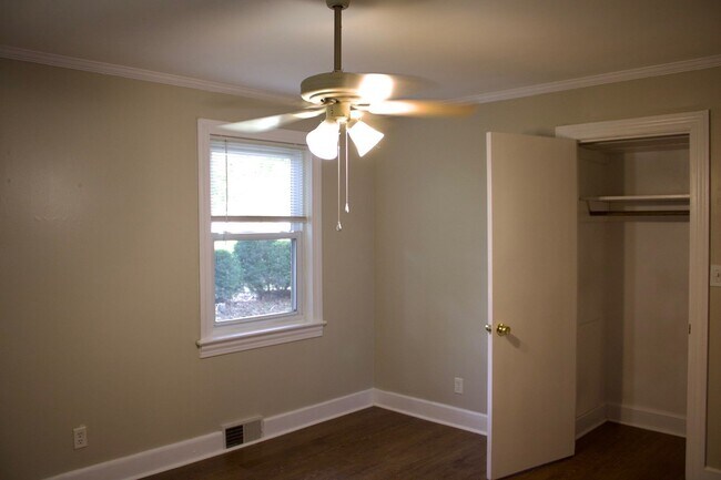 Building Photo - 692 Brookdale Dr