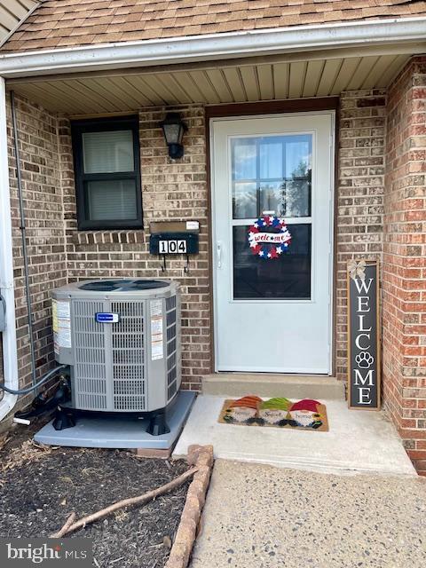 Building Photo - 104 Orchard Ct