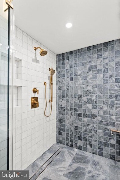 Building Photo - 2460 Ontario Rd NW