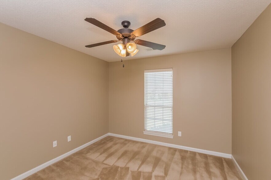 Building Photo - 8390 Pinnacle Dr