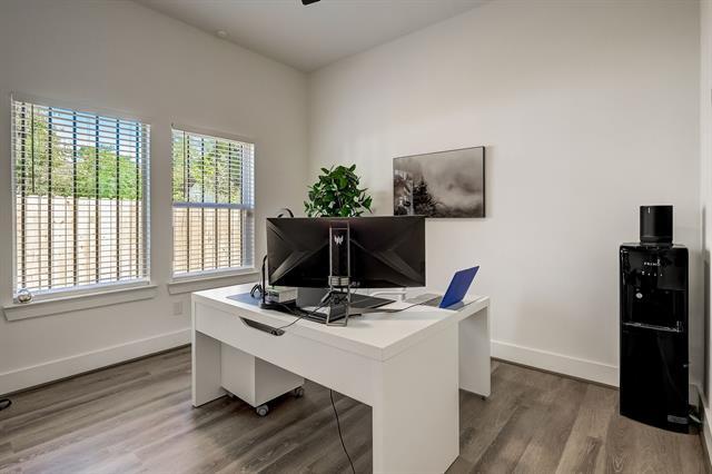 Building Photo - 2618 Carpenter Ave