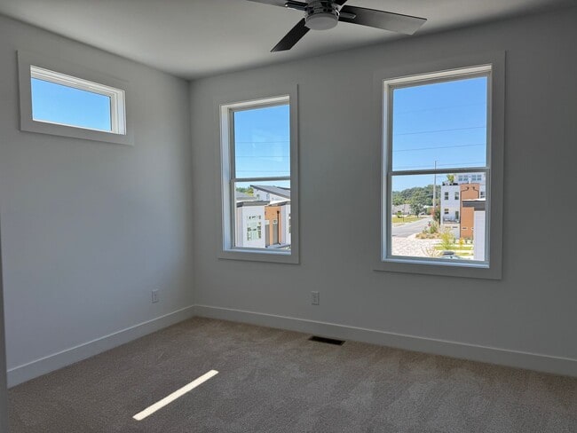 Building Photo - 1408 Sawyer Rd