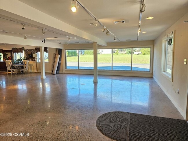 Building Photo - 341 N Market St