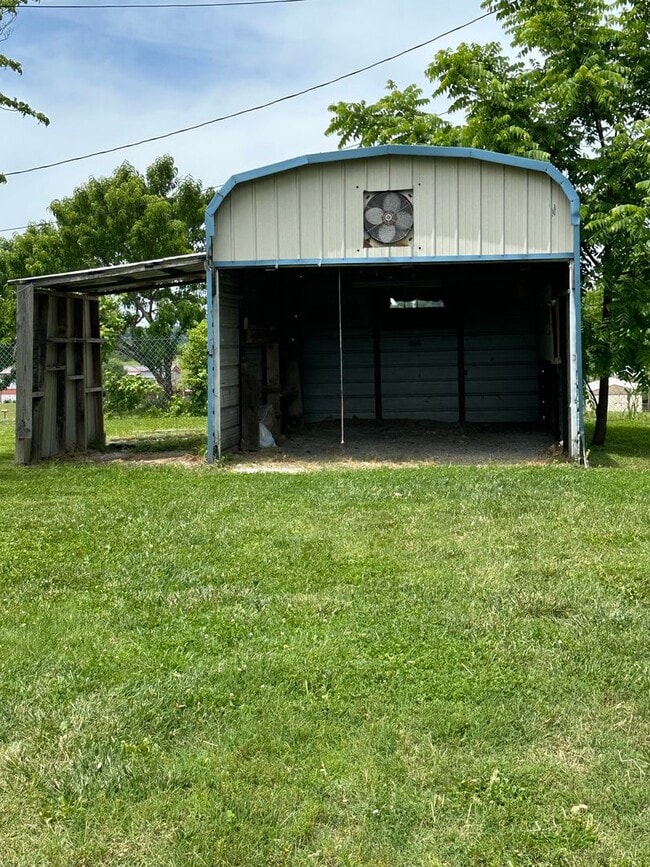 Building Photo - IMMACULATE, completely remodeled, one leve...