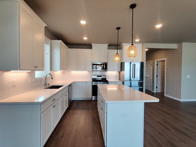 Building Photo - Gorgeous Newer Single Family Home in West ...