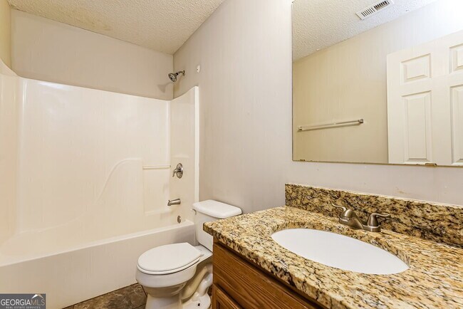 Building Photo - 415 Pinevale Ct