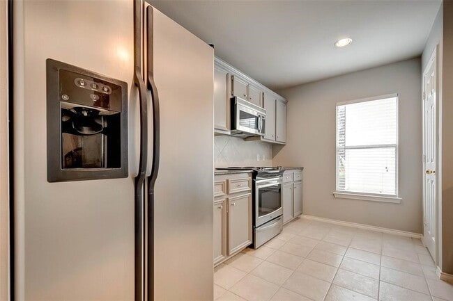 Building Photo - 1718 Redwing Cove Dr