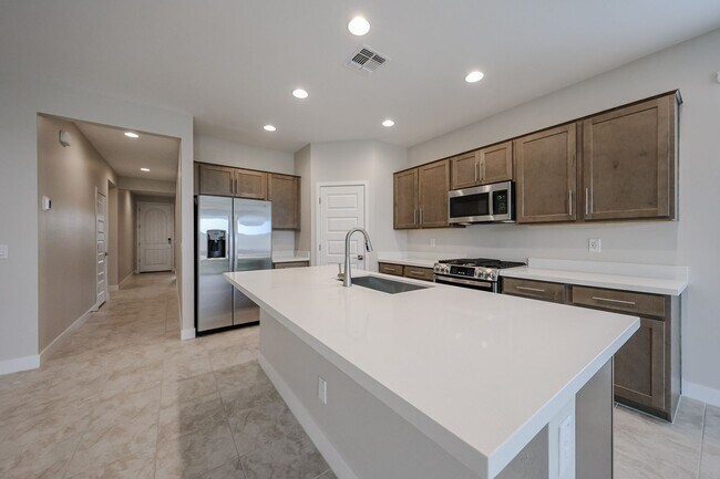 Building Photo - 4 Bedroom in Asante Community