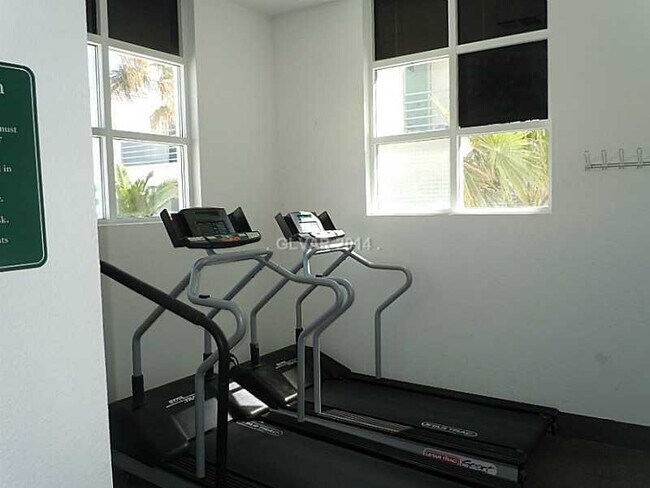 Building Photo - Near Summerlin, Gated Community w/ tons of amenities - Amazing Condo!